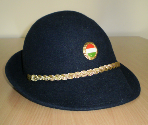 Tiszti ni kalap 1990-2003